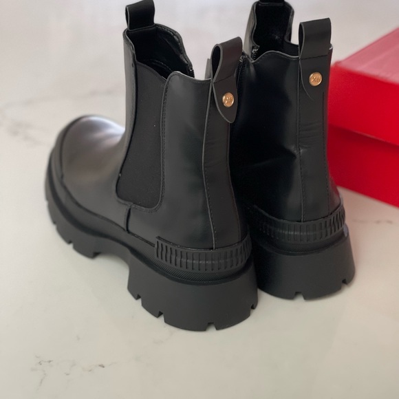 NEVER WORN Black Boots Women Size 9 - Picture 2 of 5